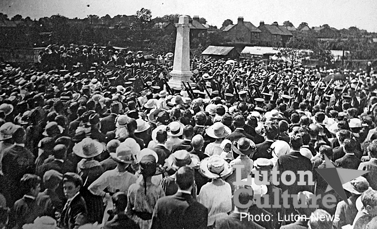 Leagrave War Memorial unveiling 1921