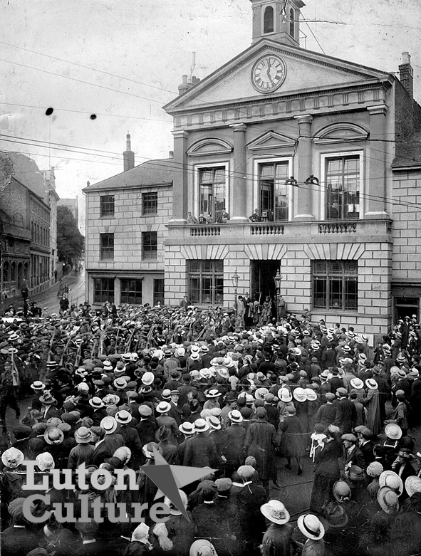 Town Hall scene 1914